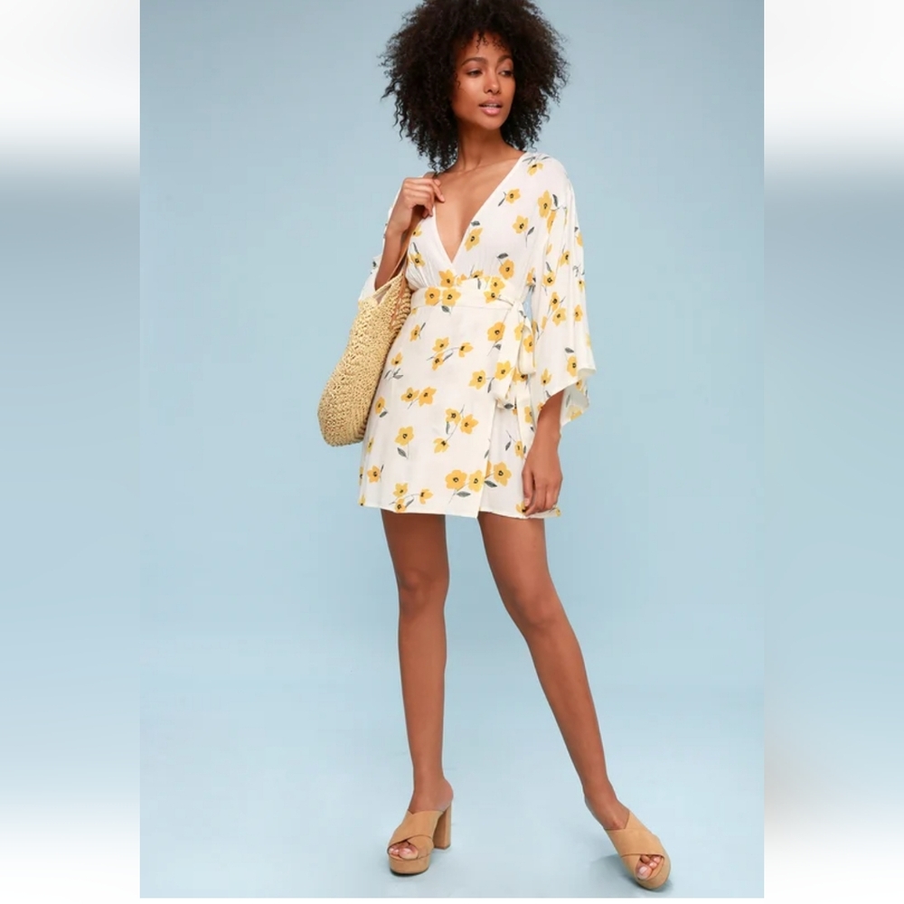 Billabong Relax on High Cream Floral Print Wrap Mini Dress, Size Medium